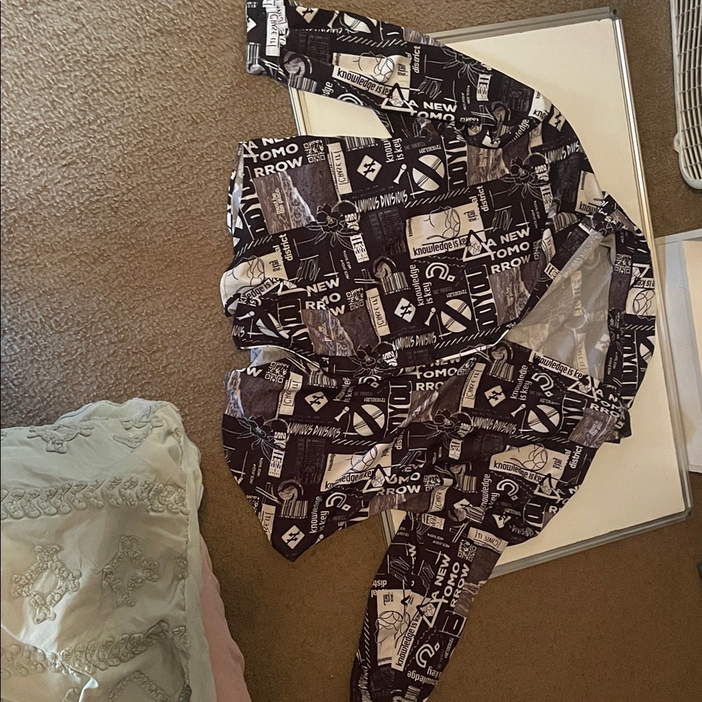 SHEIN Black and White Graphic Print Top
